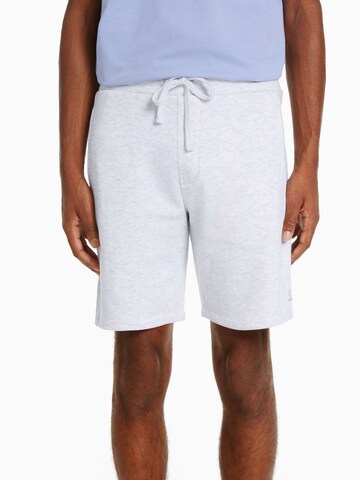 Bershka Regular Shorts in Grau