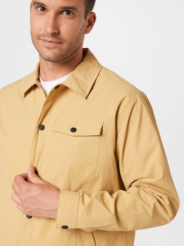 BURTON MENSWEAR LONDON Prehodna jakna | rumena barva