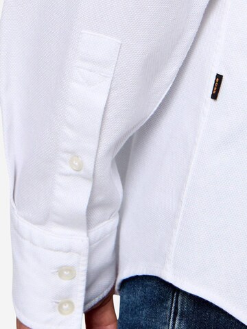 Regular fit Camicia 'Relegant 6 M 50565600' di BOSS in bianco