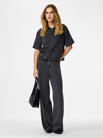 Chemisier 'PCSMIDI' PIECES en gris