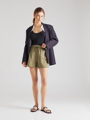 PIECES Regular Broek 'PCChilli' in Groen