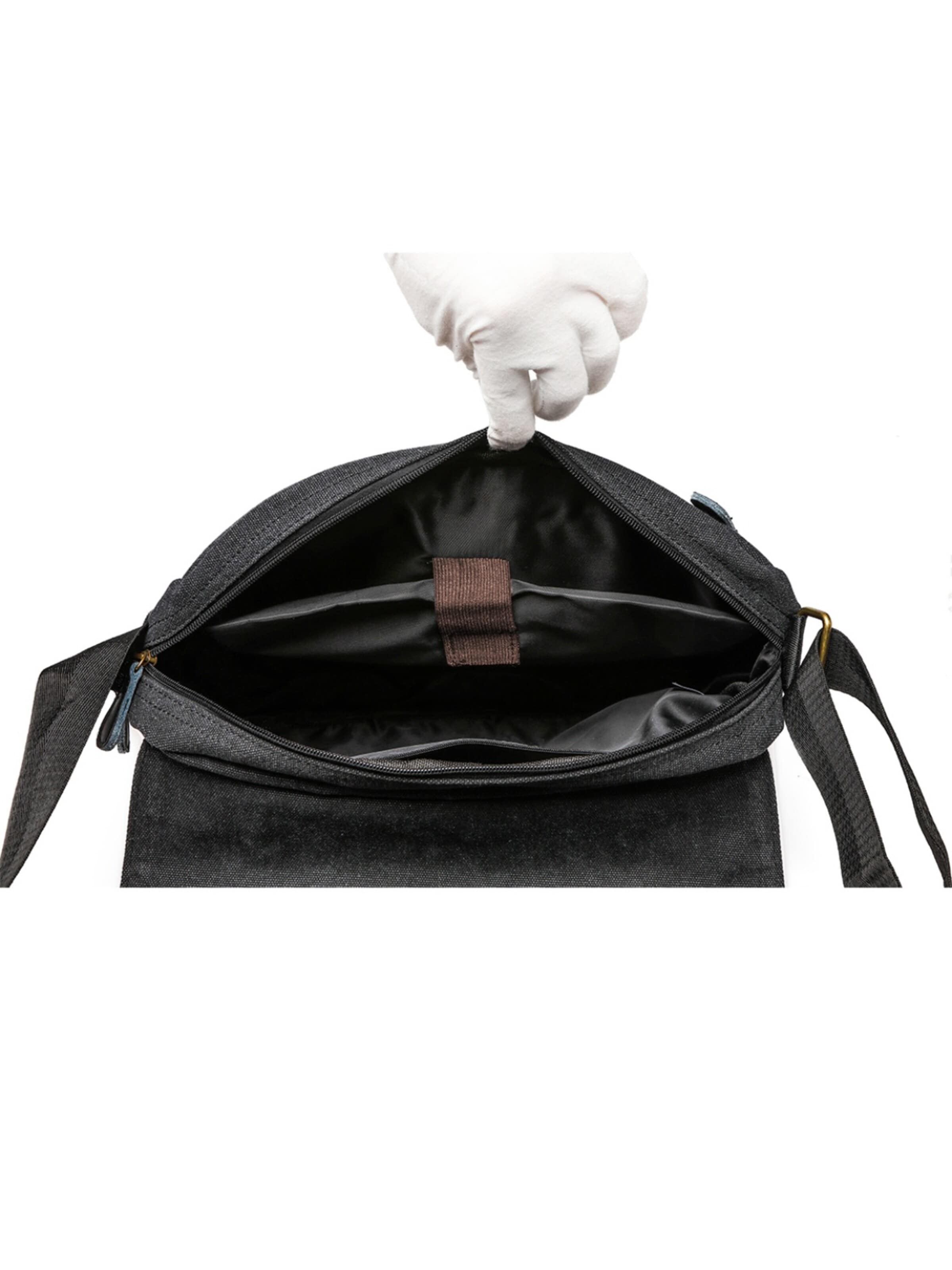 Kono Shoulder Bag in Black