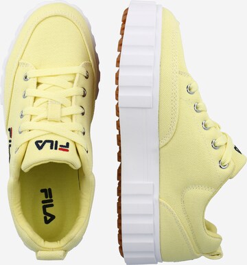 Baskets basses FILA en jaune