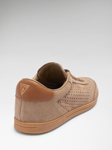GUESS Sneaker 'Nixxter' in Braun