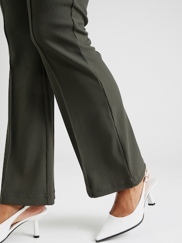 évasé Pantalon 'CARSALLY' ONLY Carmakoma en vert