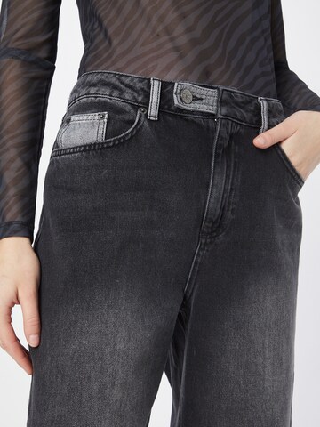 NA-KD Regular Jeans in Grau