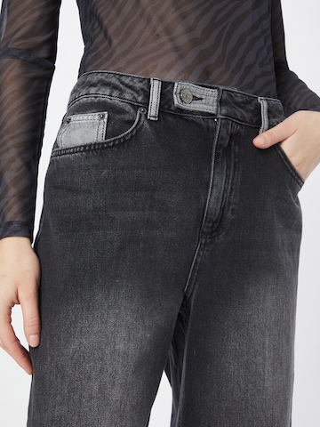 NA-KD regular Jeans i grå