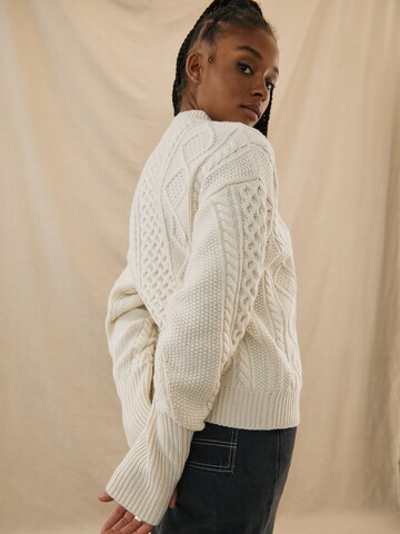 Kendall for ABOUT YOU Sweter 'Caren' w kolorze biały
