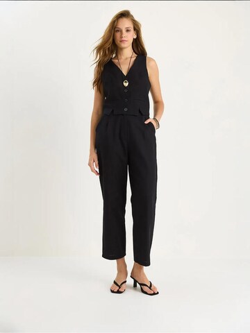 Completo pantalone di Bianco Lucci in nero