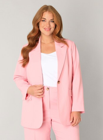 BASE LEVEL CURVY Blazer in Pink: front