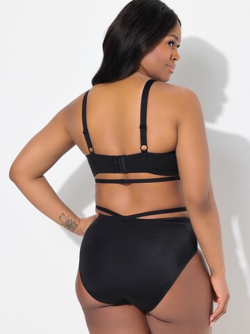 T-shirt Reggiseno di Ulla Popken in nero