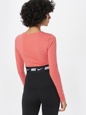 T-shirt 'Emea' Nike Sportswear en rose