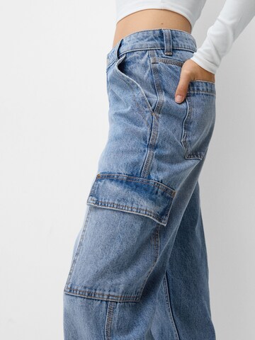 Bershka Loose fit Cargo jeans in Blue