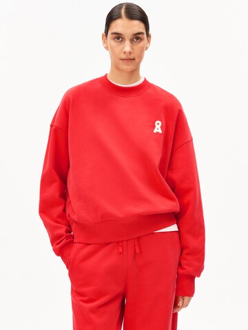 Sweat-shirt ARMEDANGELS en rouge : devant