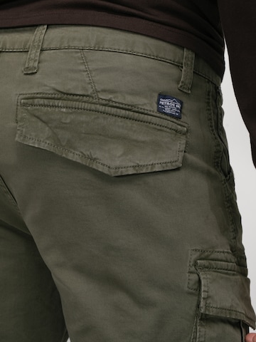 Petrol Industries Tapered Hose 'Kasilof' in Grün