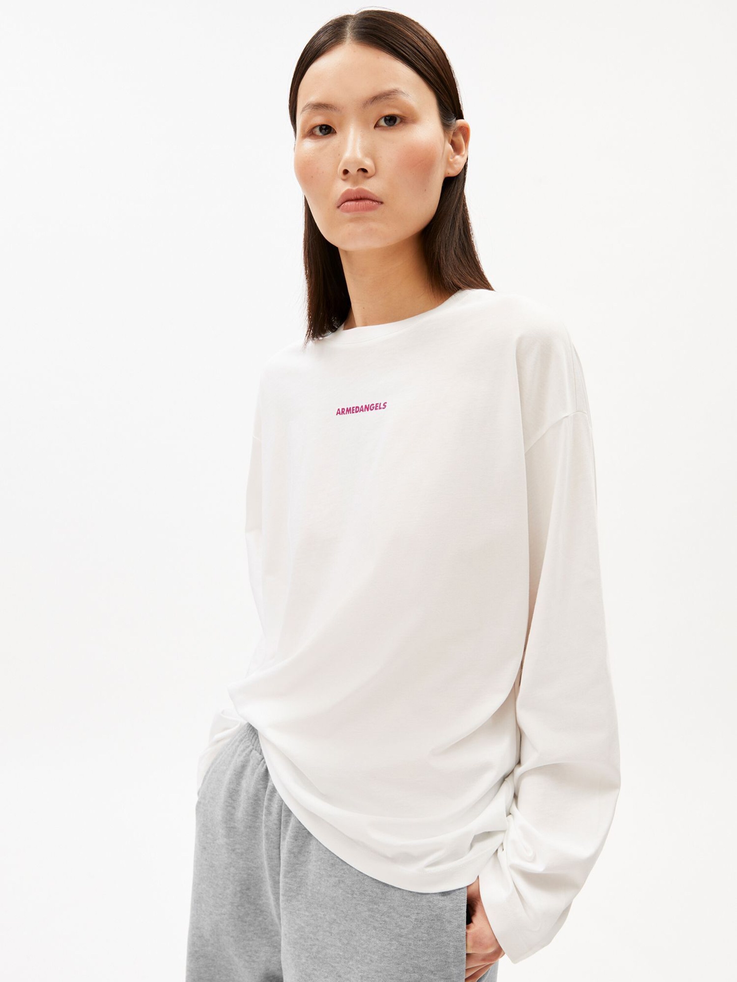 ARMEDANGELS Shirt 'FIETAA SMILE' in Wit: voorkant