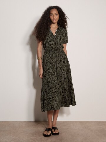 Robe-chemise Apricot en vert : devant