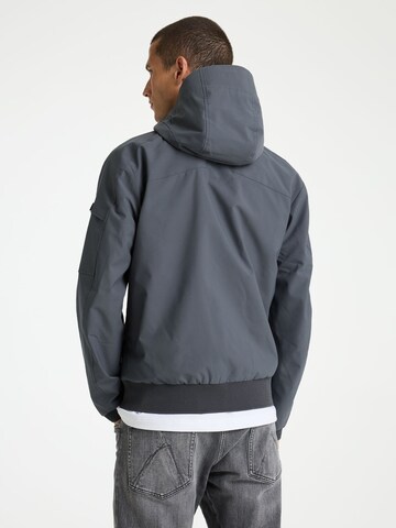 Veste outdoor 'Return Mount' CHASIN' en gris