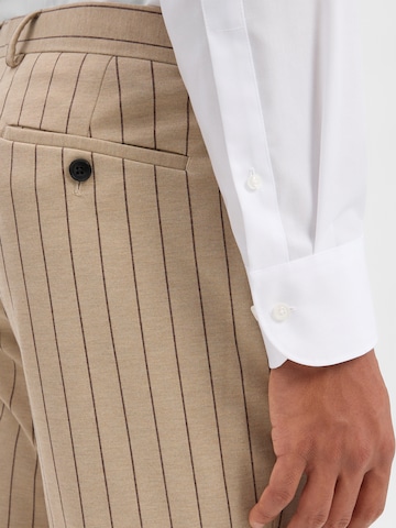 Coupe slim Pantalon Finshley & Harding London en beige