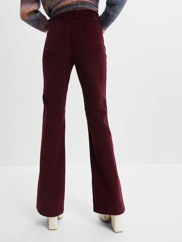 Bootcut Pantaloni di bonprix in rosso
