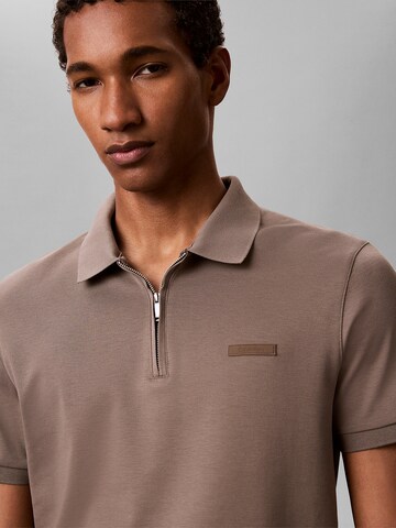 T-Shirt Calvin Klein en marron