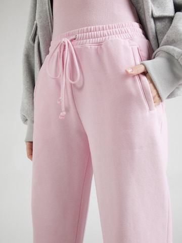 Abercrombie & Fitch Zwężany krój Spodnie 'ESSENTIAL SUNDAY' w kolorze różowy
