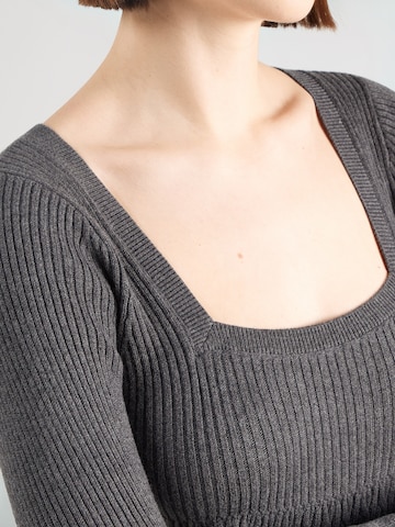 HOLLISTER Свитер в Серый