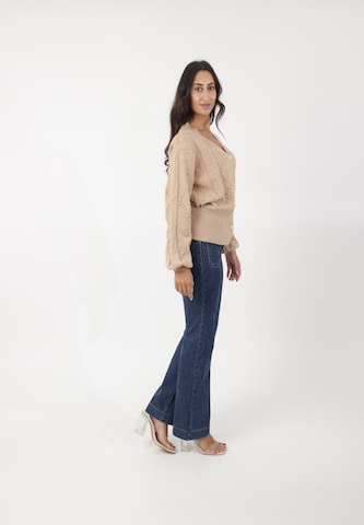 Elara Strickjacke in Braun