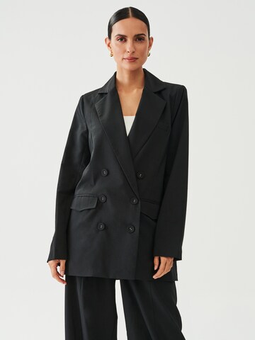 The Fated Blazer 'Elvina' in Black: front