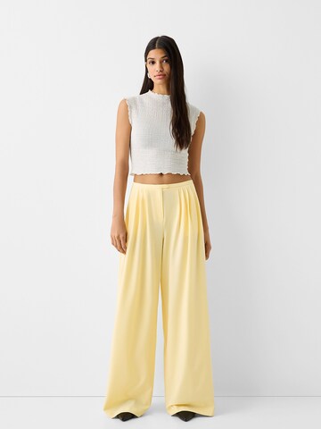 Bershka Wide leg Pleat-front trousers in Yellow