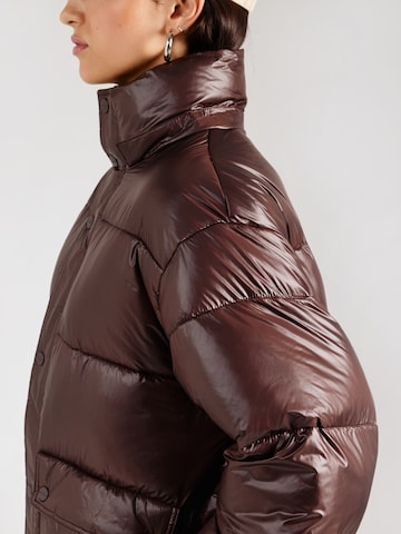 Carhartt WIP Зимно яке 'Benson' в кафяво