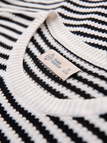 Tricou de la Ombre pe negru