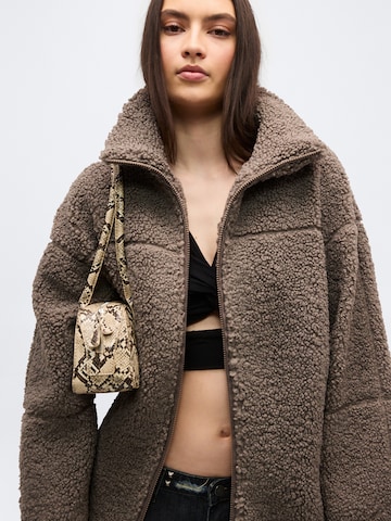 Gina Tricot Overgangsjakke 'Pile' i brun