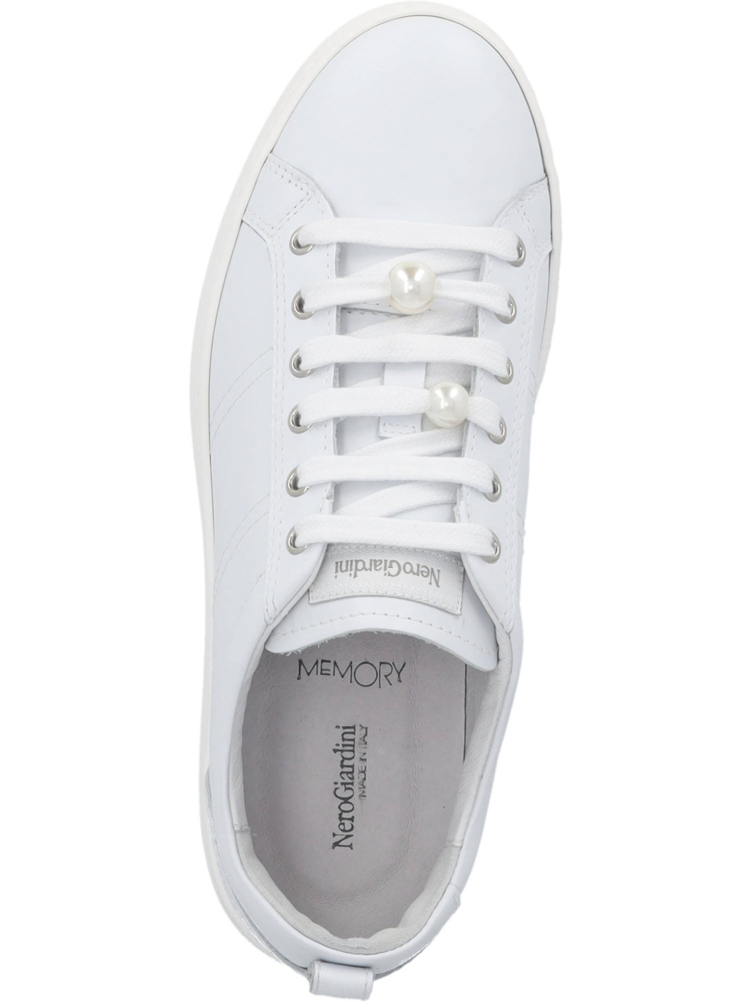 Baskets basses Nero Giardini en blanc