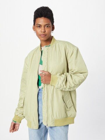 Veste mi-saison Monki en vert : devant