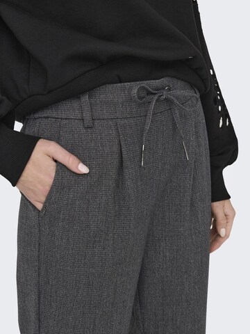 ONLY - Tapered Calças com pregas 'ONLPoptrash-Elise' em cinzento