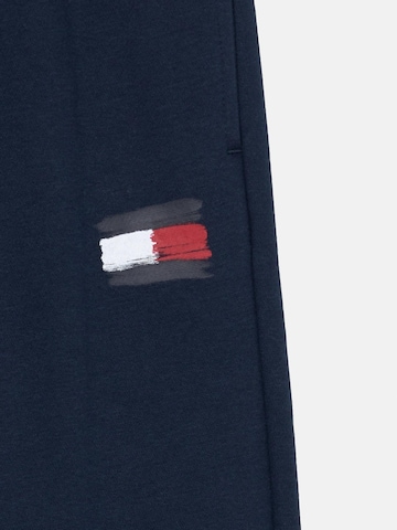TOMMY HILFIGER Tapered Hose 'FLAG' in Blau