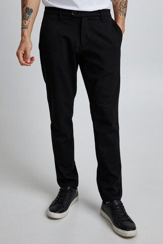 !Solid Tapered Chino 'TOFred' in Zwart: voorkant