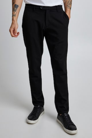 !Solid Tapered Chino Pants 'TOFred' in Black: front