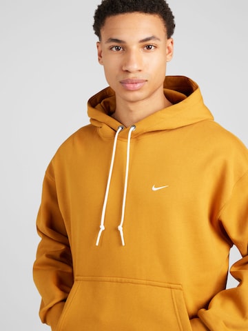 Bluză de molton 'Swoosh' de la Nike Sportswear pe galben
