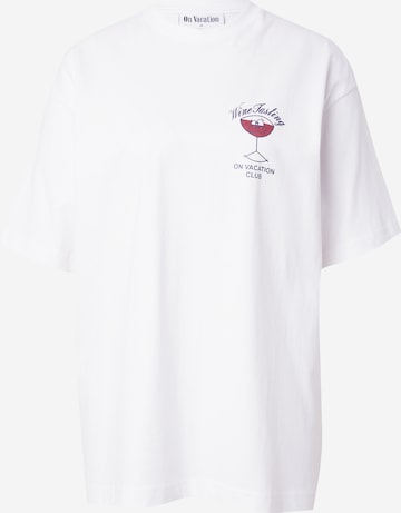 On Vacation Club Shirt 'Team Red Wine' in White: front