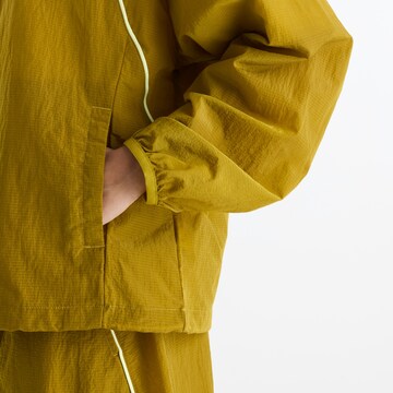 new balance - Chaqueta deportiva 'Sport Legacy Jacket' en amarillo