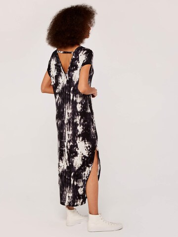 Robe Apricot en noir