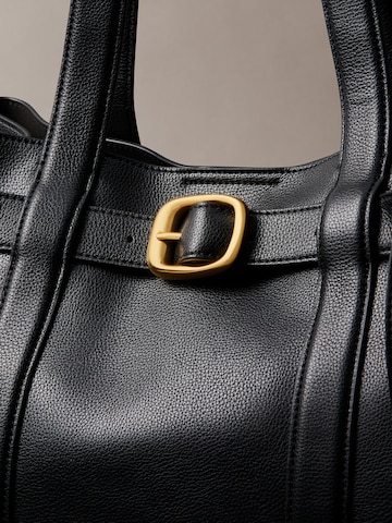Shopper 'BUCKLE' di Calvin Klein in nero
