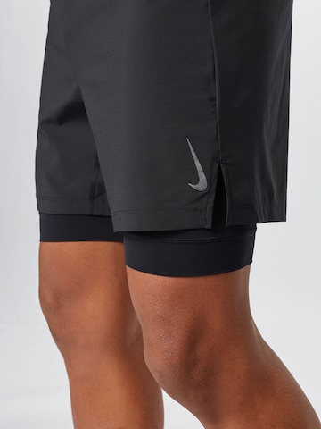 NIKE Regular Sporthose in Schwarz