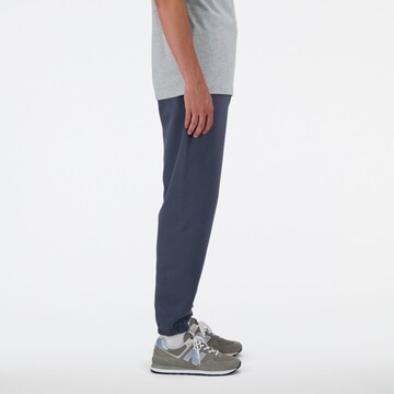 new balance Loosefit Sporthose 'Iconic Collegiate Fleece Jogger' in Blau