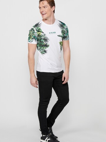 Tricou de la KOROSHI pe alb