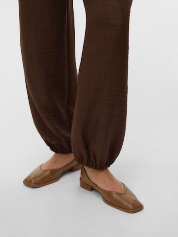 Effilé Pantalon 'MLLIFINA' MAMALICIOUS en marron