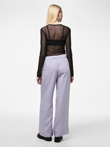 PIECES Wide Leg Hose 'PCFubbi' in Lila