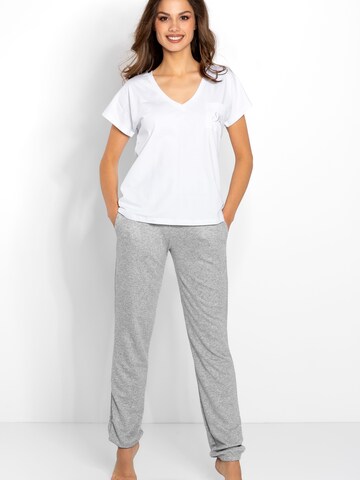 Momenti Per Me Pyjama 'Chill Out' in Weiß